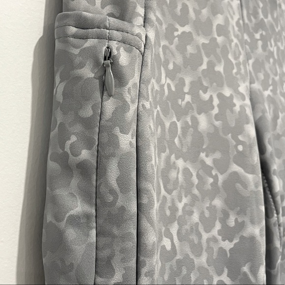 Echt Wild Pocket Leggings - Picture 14 of 15